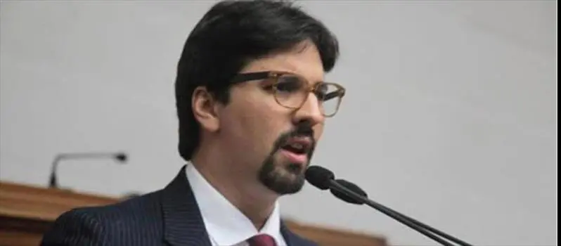 Funcionarios detienen al opositor Freddy Guevara
