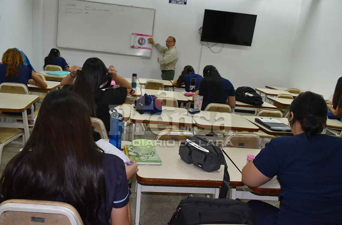 Docentes venezolanos exigen mejoras salariales y mejores condiciones laborales para garantizar una educación de calidad