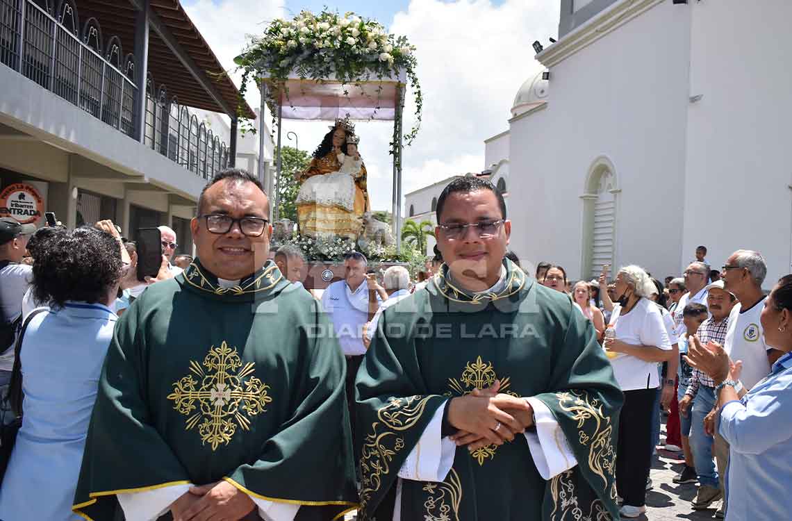 La feligresía larense conmemoró el aniversario de la Virgen de la Divina Pastora con una emotiva celebración