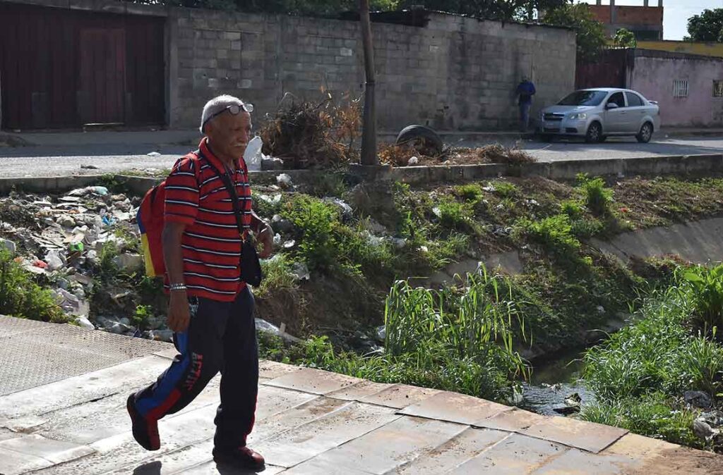 Habitantes de sector 12 de Octubre en alerta por desborde de quebrada