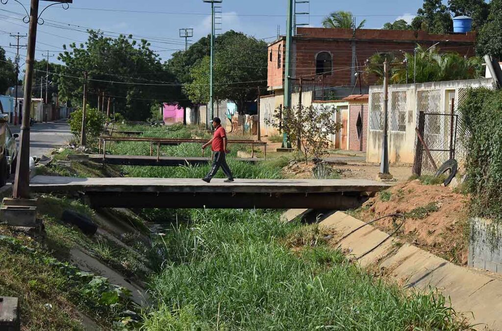 Habitantes de sector 12 de Octubre en alerta por desborde de quebrada