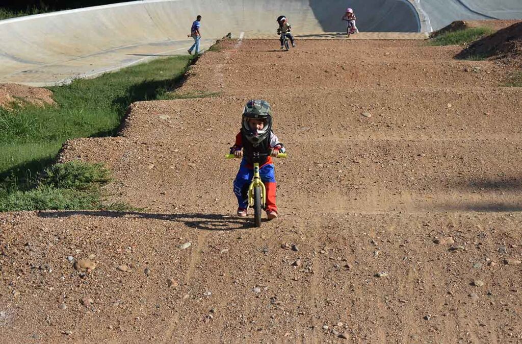 Escuela de Campeones BMX Lara: Formando futuros talentos