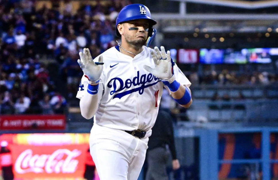 El talento venezolano continúa destacando en las Grandes Ligas. Justamente este miércoles los Dodgers de Los Ángeles informaron que el infielder venezolano, Miguel Rojas, se hizo acreedor del premio anual “Roy Campanella”.