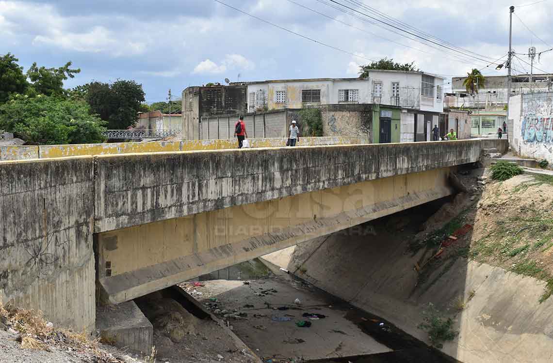 Filtraciones de aguas servidas aceleran el deterioro de infraestructura vial en San Francisco