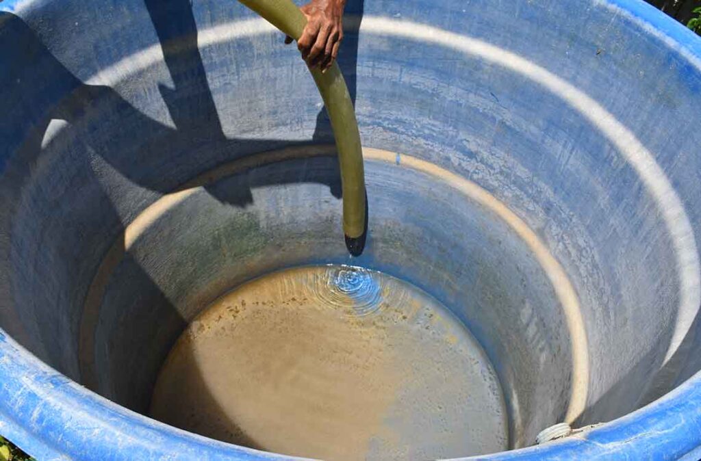 600 familias en El Manzano Abajo llevan tres semanas sin agua