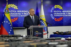 Diosdado Cabello denuncia decomiso de 400 fusiles provenientes de EE UU