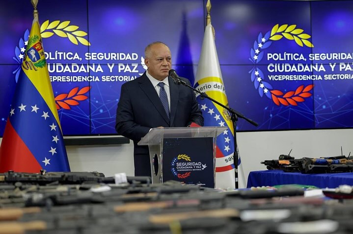 Diosdado Cabello denuncia decomiso de 400 fusiles provenientes de EE UU