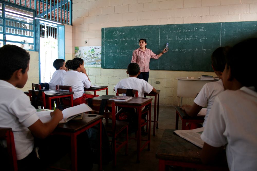 Tres millones de niños no están dentro del sistema educativo nacional