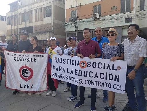 Docentes llevan más de tres años protestando por salarios