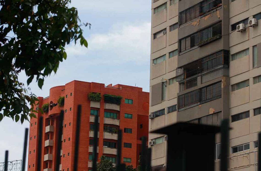 Deuda en los condominios afecta la calidad de vida de los adultos mayores