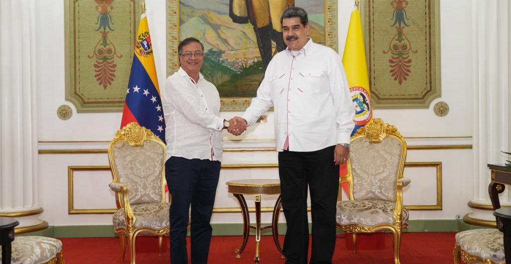 Petro busca conversación con Maduro