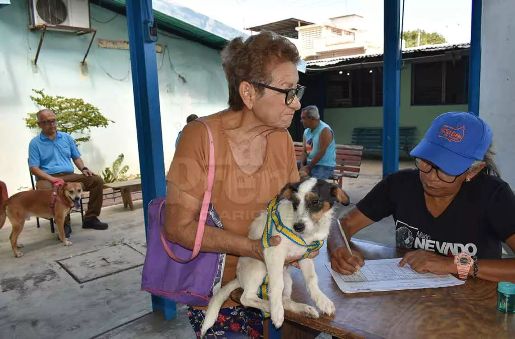 Atienden a más de 70 mascotas en jornada veterinaria