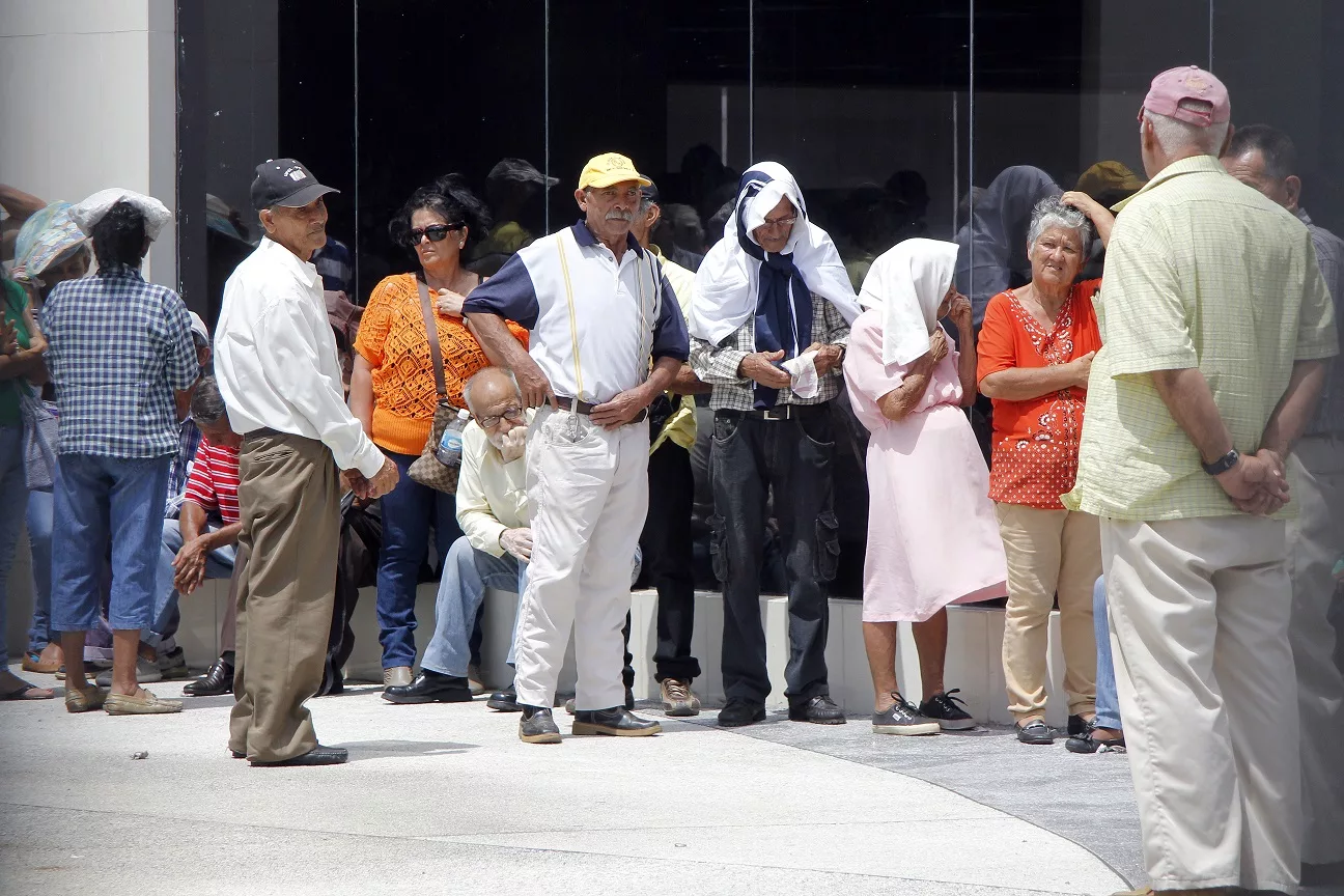 Adultos mayores saldrán a protestar por pensiones dignas este martes