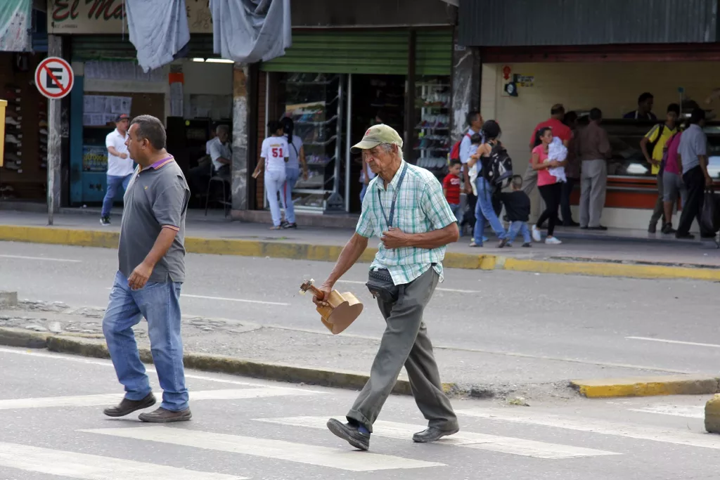 Jubilados y pensionados no pueden adquirir la canasta alimentaria que supera los 500 dólares