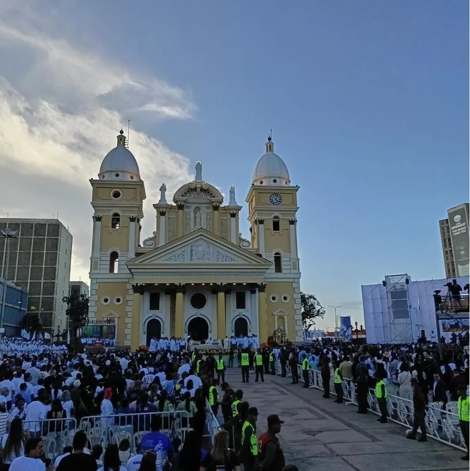 Zulianos vivieron con fe y devoción la bajada de la Chinita