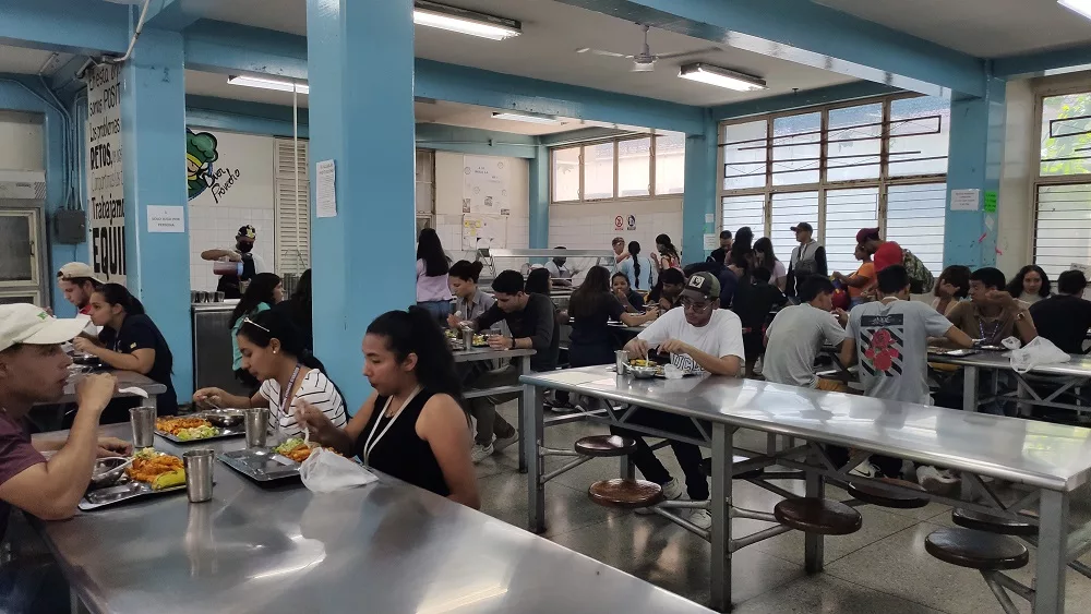 
Comedor de la UCLA funciona de lunes a viernes de 11:00 AM a 2:00PM y se ubica en el Decanato de Ciencias de la Salud