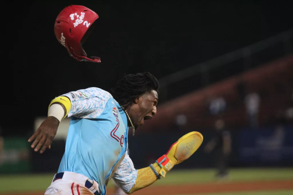 Cardenales cierra la serie de tres juegos ante los Leones del Caracas este sábado