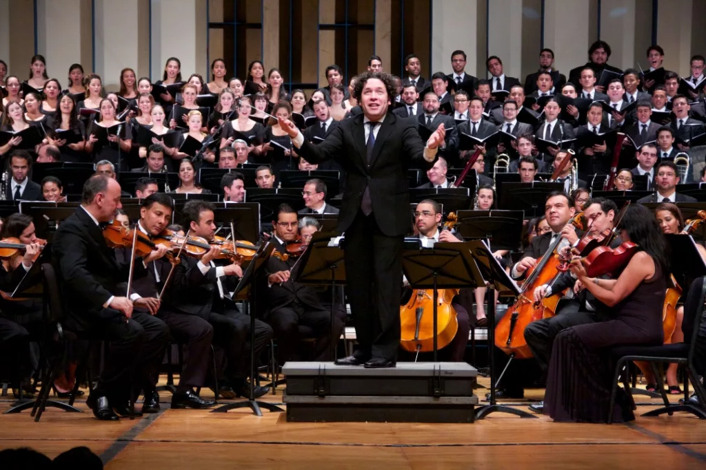 El maestro Gustavo Dudamel tuvo su formación en El Sistema de Orquestas y Coros Juveniles e Infantiles de Venezuela 