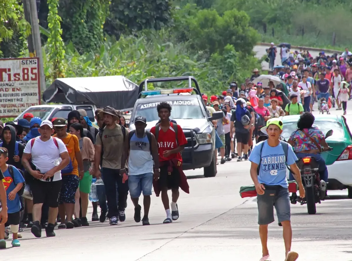 La decisión de los migrantes se produce tras las tensiones que hay entre México y Estados Unidos