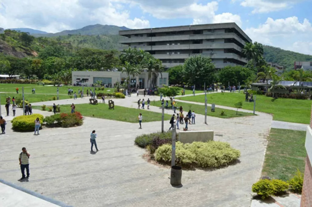 Universidad de Carabobo carreras universitarias 1