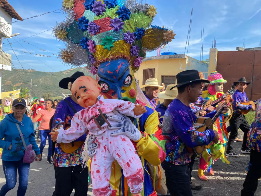 Esta celebración tiene sus raíces en un trágico suceso bíblico: la matanza de los niños menores de dos años en Belén