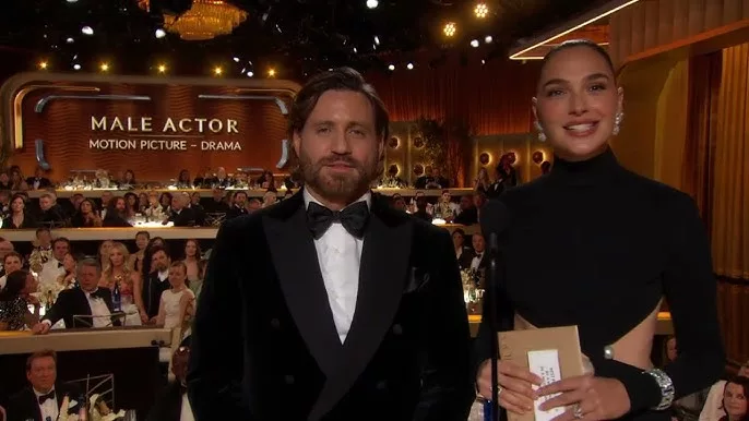 Edgar Ramírez lució impecable junto a la actríz Gal Gadot en la ceremonia de los Globos de Oro