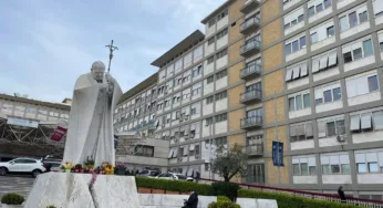 Reporte del Vaticano: estado de salud del Papa es estable, la ventilación mecánica se ha reducido