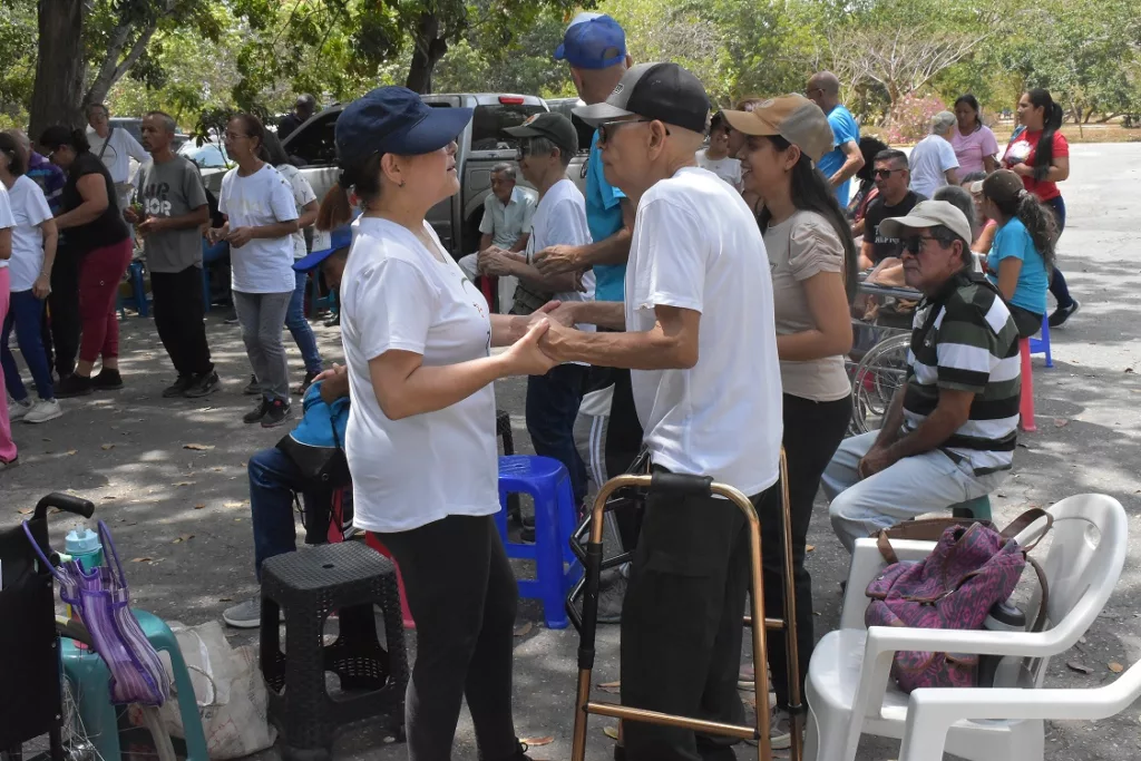 Conciencia y esperanza promueve Fundaparkinson: iluminando el camino para quienes viven con esta enfermedad.