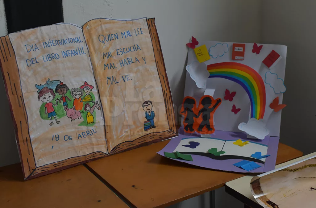 Celebran el Día del Libro y del lenguaje en la UNESR