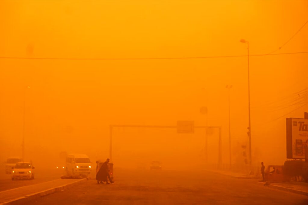 Tormenta de arena en Irak deja miles de afectados