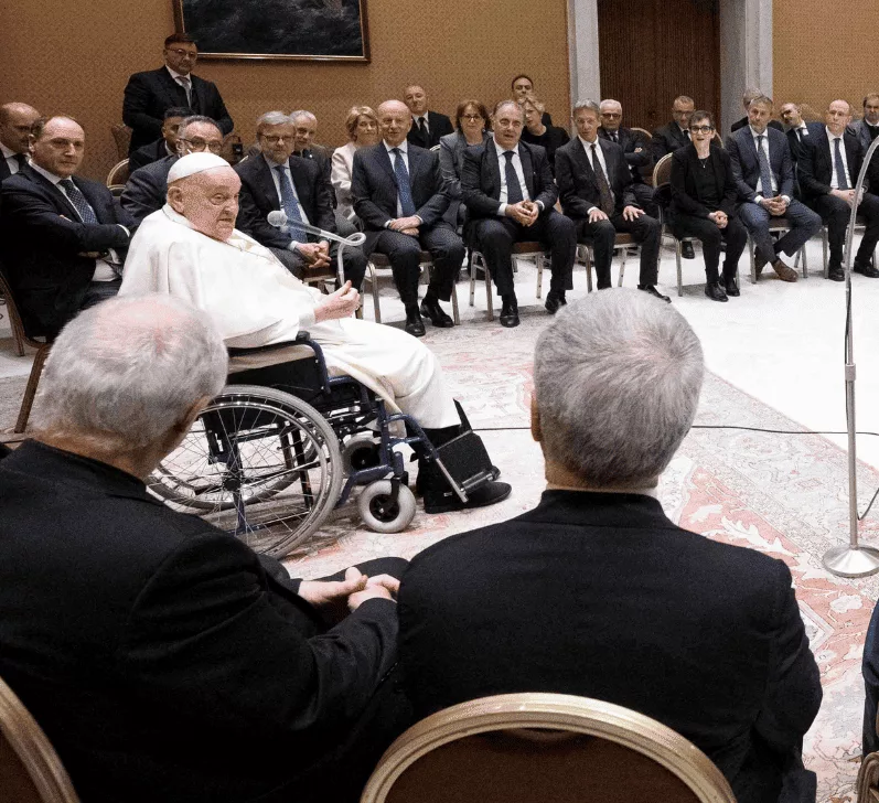 Este miércoles el Papa Francisco recibió, durante 20 minutos, a 70 personas del personal del Policlínico Gemelli de la Universidad Católica de Roma y de la Dirección de Salud e Higiene de la Ciudad del Vaticano, donde estuvo 38 días hospitalizado.