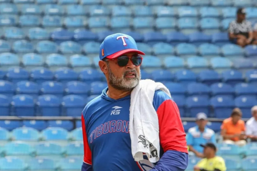 Los Tigres de Aragua han anunciado oficialmente el nombramiento de Oswaldo «Ozzie» Guillén como su nuevo mánager para la temporada 2025-2026 de la Liga Venezolana de Beisbol Profesional (LVBP). Este anuncio coincide con la celebración del 60° aniversario del emblemático conjunto aragüeño.