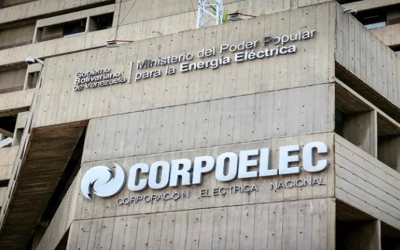 El gobierno del presidente Nicolás Maduro ha anunciado la extensión por dos semanas adicionales de la reducción del horario de la jornada laboral en las instituciones públicas de Venezuela. Esta medida, según la vicepresidenta ejecutiva Delcy Rodríguez, busca mitigar los efectos de la creciente crisis climática que afecta al país.