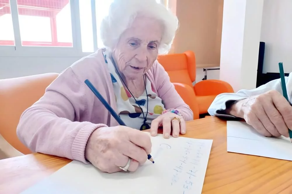 Las enfermedades que causan el deterioro cognitivo pueden afectar las capacidades mentales a cualquier edad cuando no hay la debida atención. Se asociaban directamente con la vejez, pero psiquiatras y neurólogos coinciden en pedir que no se confundan con un indicativo de la tercera edad. La disminución de la memoria suele encender alarmas, por lo que se debe obtener un diagnóstico temprano.