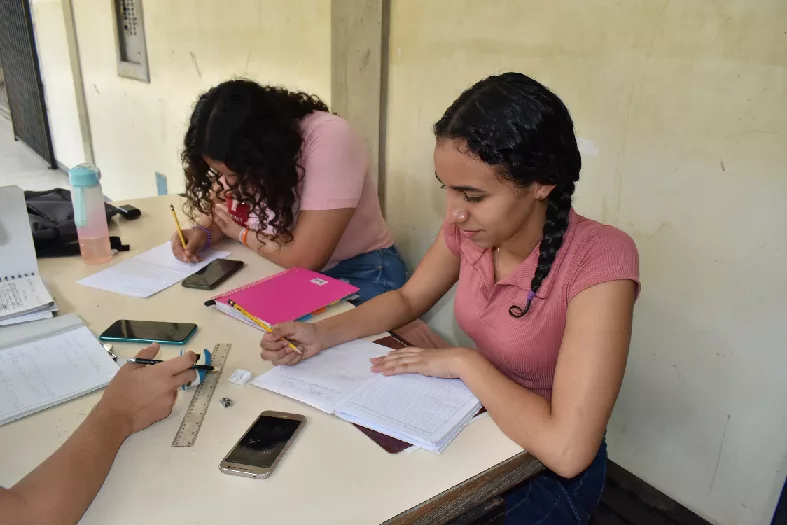 Buscan que los jóvenes se interesen en estudiar las ciencias básicas
