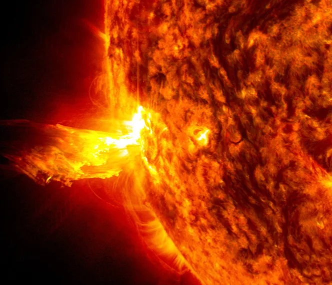 NASA alerta que la actividad solar actual podría afectar el internet y la energía