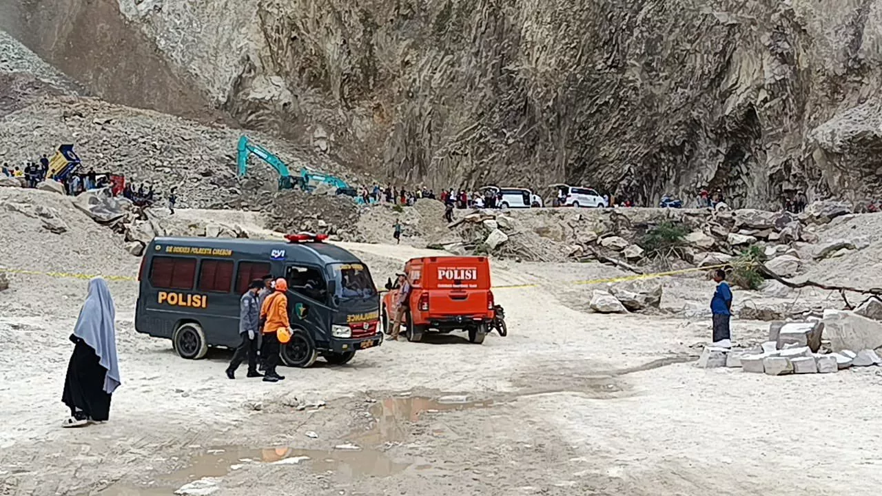 Derrumbe de cantera en Indonesia deja 14 fallecidos