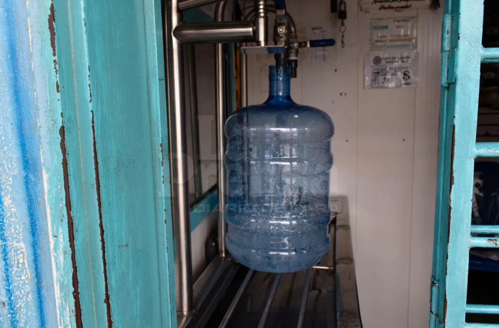 Recargas de botellones incrementan ante poca potabilización del agua