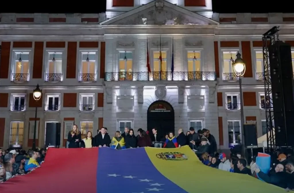 España planea regularizar a más de 66.000 venezolanos