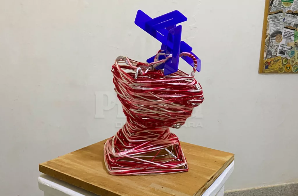 Estudiantes de arte muestran su talento con exposición de obras