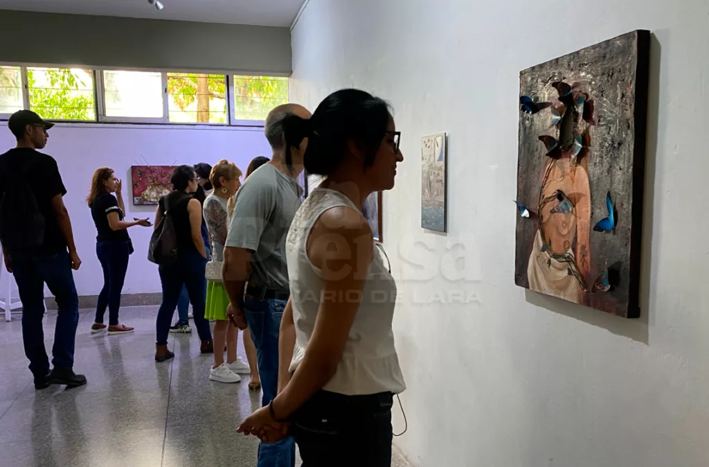 Estudiantes de arte muestran su talento con exposición de obras