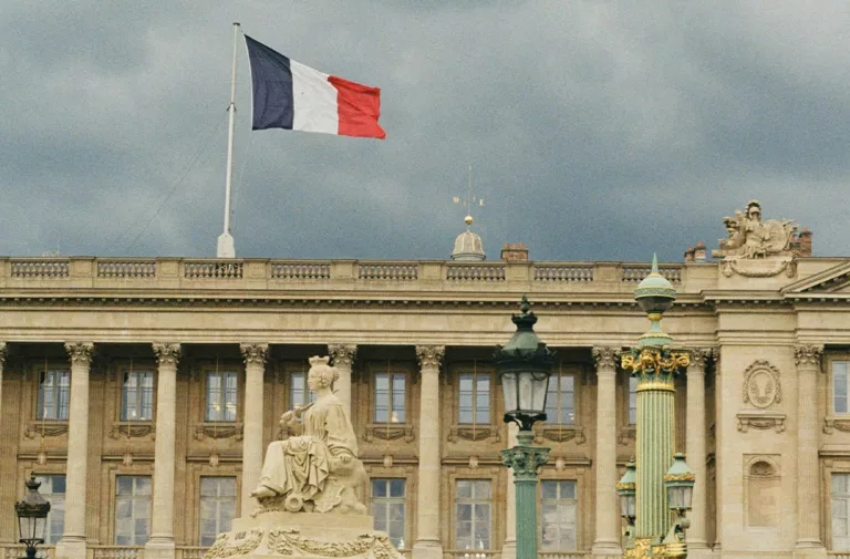 Francia aprueba proyecto de ley que busca aprobar la eutanasia