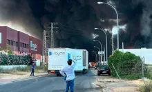 Incendio en planta química de Sevilla deja a 77.000 personas confinadas