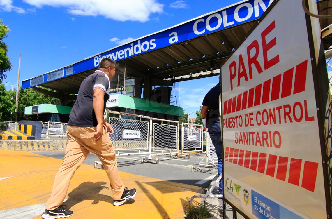 Especialistas advierten el peligro del comercio ilegal de medicinas en la frontera