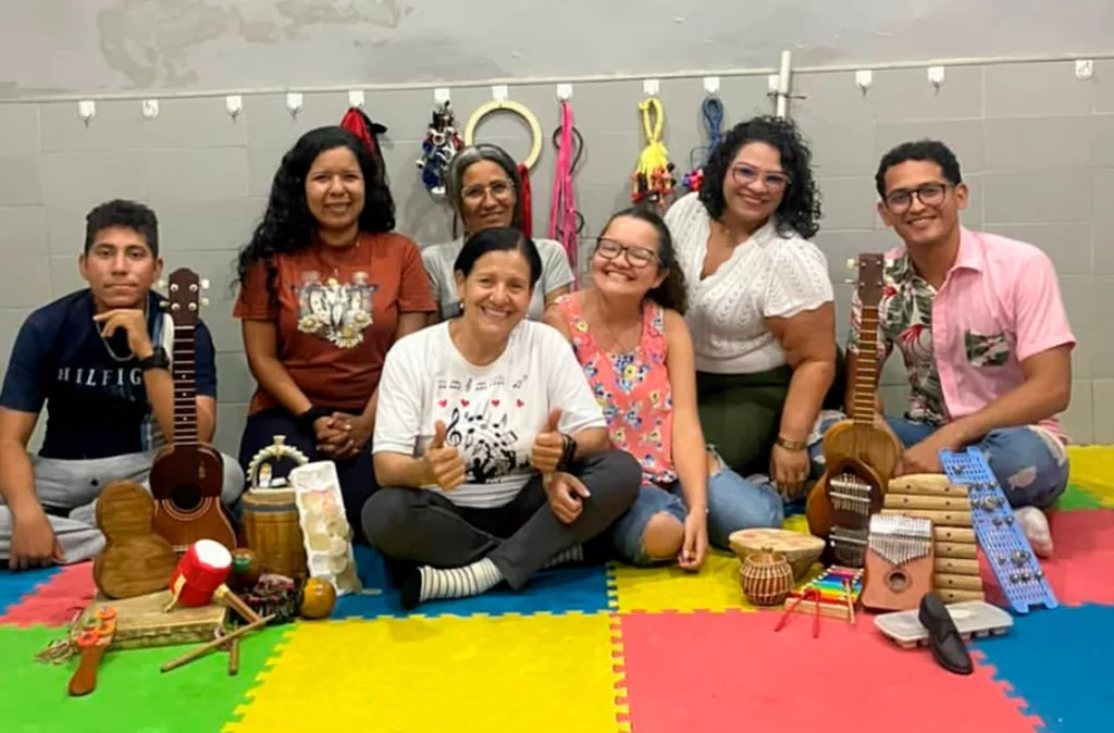 Especialistas instan a padres a tener mayor atención con la música que consumen sus hijos