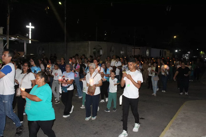 La feligresía abarrotó la parroquia Nuestra Señora de Fátima.