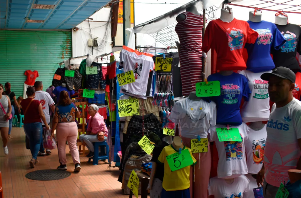 Comerciantes informales optan por nuevas estrategias para subir ventas