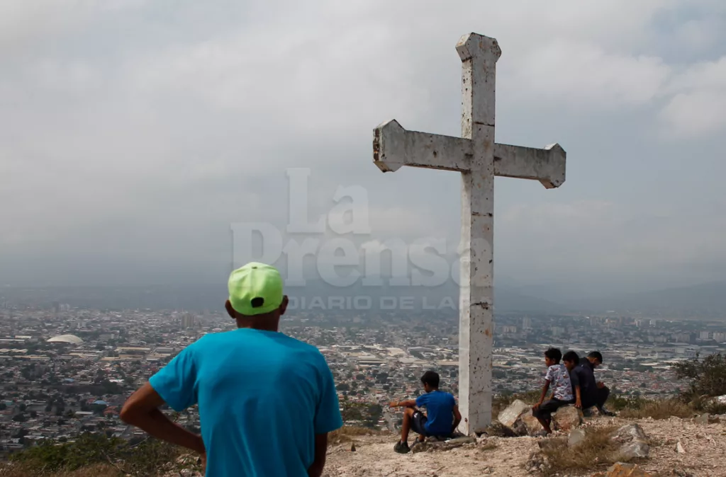 Cultores cuidan el legado de la Cruz en Lara
