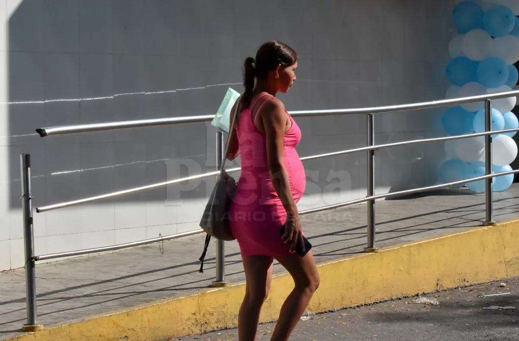 Psicólogos advierten el peligro de la depresión posparto en adolescentes