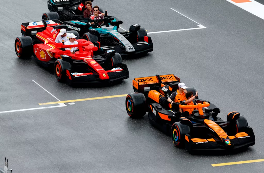 Lego realizó réplicas a tamaño real de los coches de F1